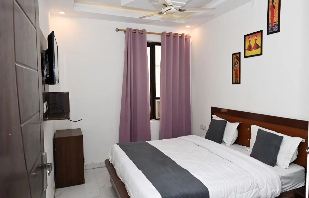Triple bed family room for Haridwar group and spiritual stay